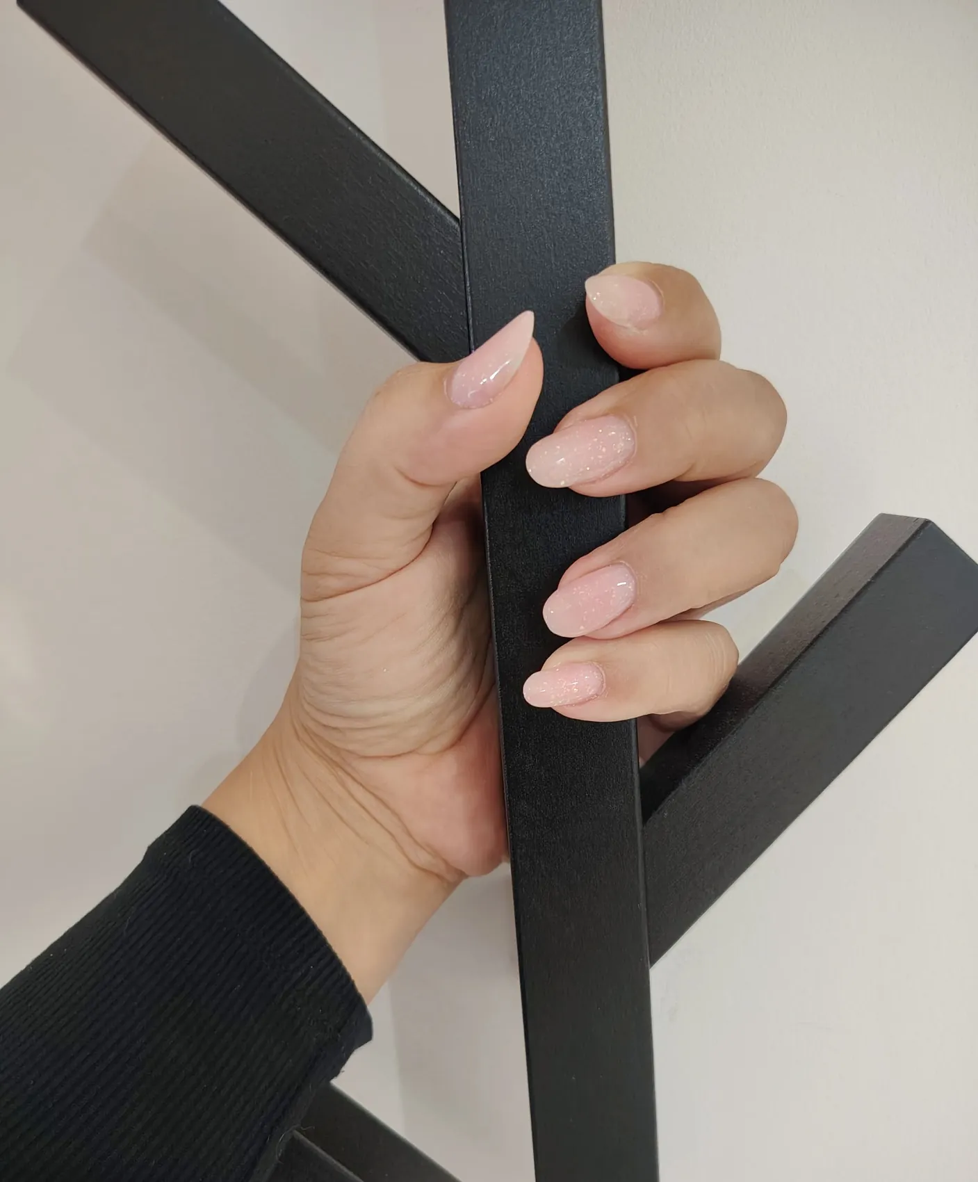 Ongles amande rose pailleté