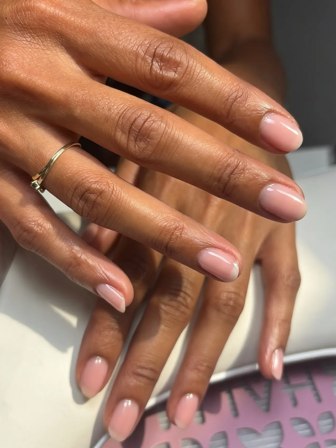 Ongles amande babyboomer nude brillant